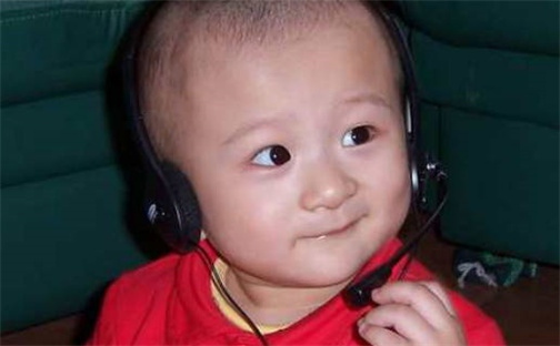 何姓男孩子取名