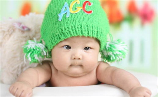 何姓女孩子取名