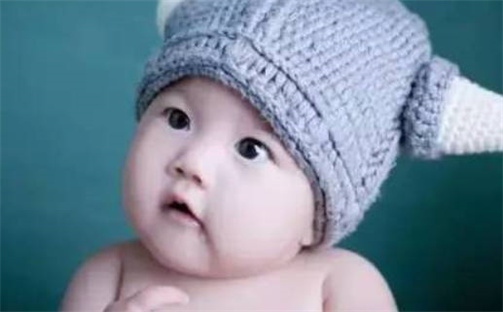 何姓女孩子取名