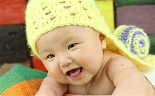 何姓2026年06月22日出生的女孩子取什么名字好？八字五行取名分析