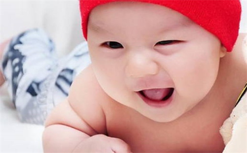 何姓男孩子取名