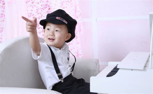 2026年06月21日生辰八字起名：张姓女孩子取什么名字最合适